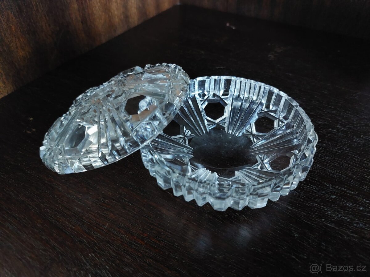 Porcelán a broušené sklo - 10