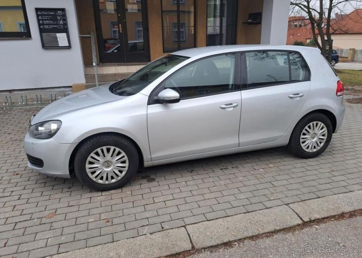 Volkswagen Golf 1,6 TDI nafta manuál 66 kw - 10