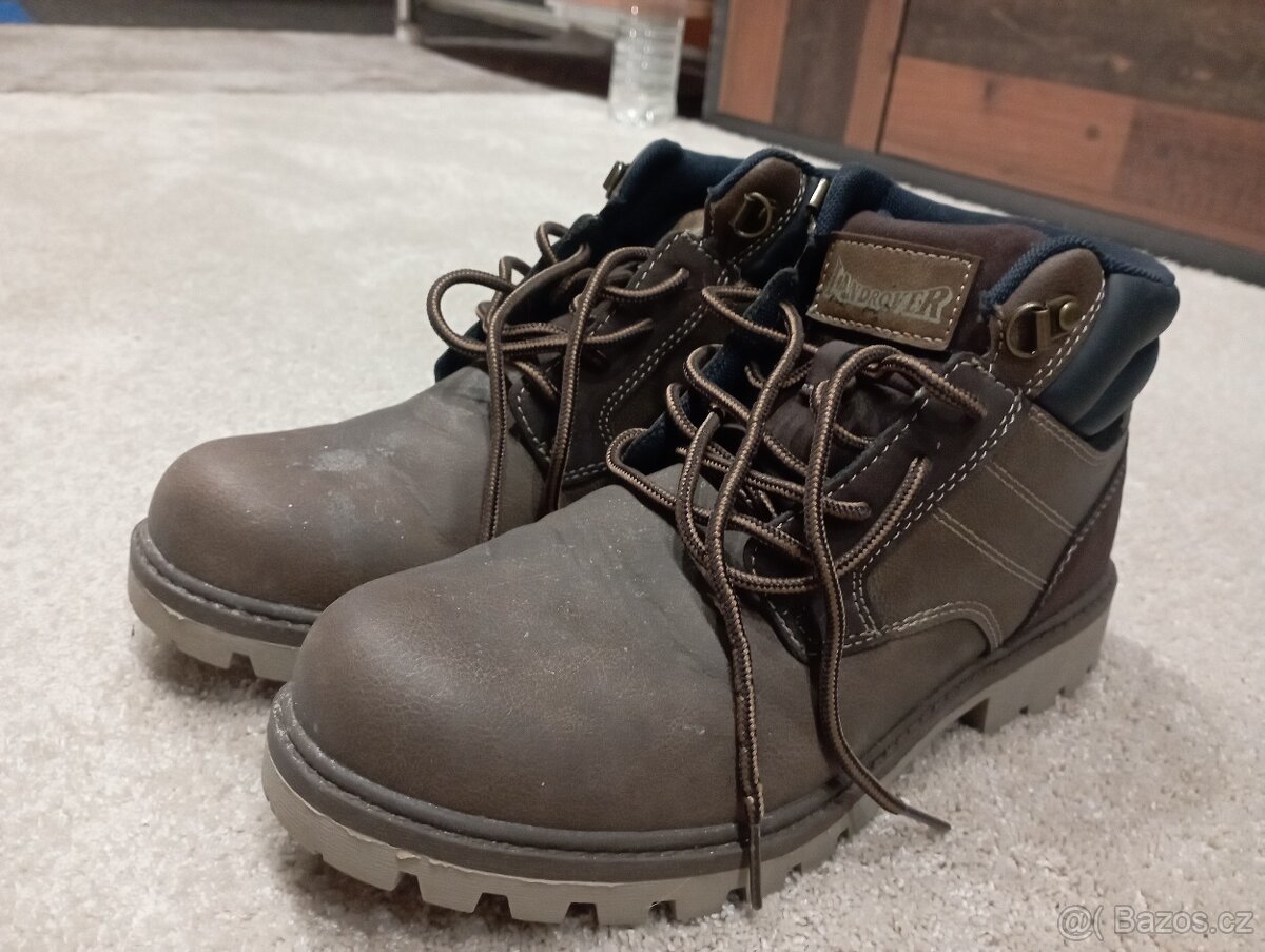 BOTY po synech - BEDNA BOT - výborný stav - 10