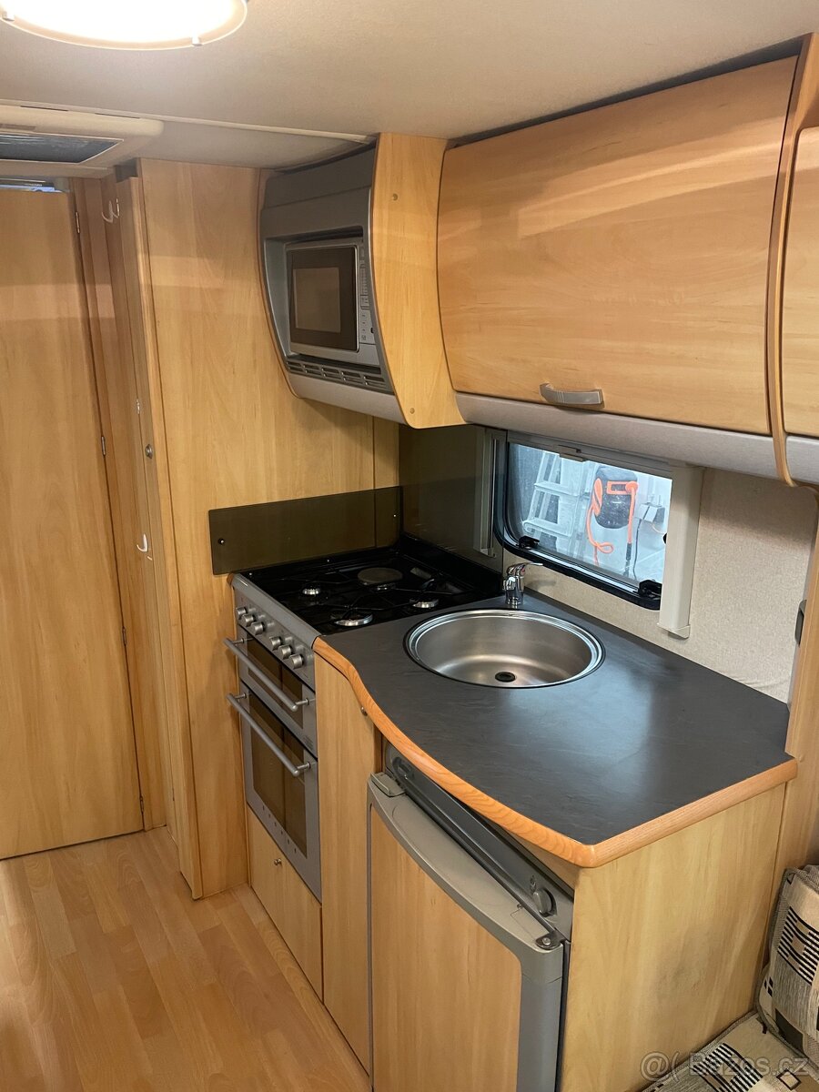 Karavan Sprite Europa - velká koupelna - sprchový kout - 10