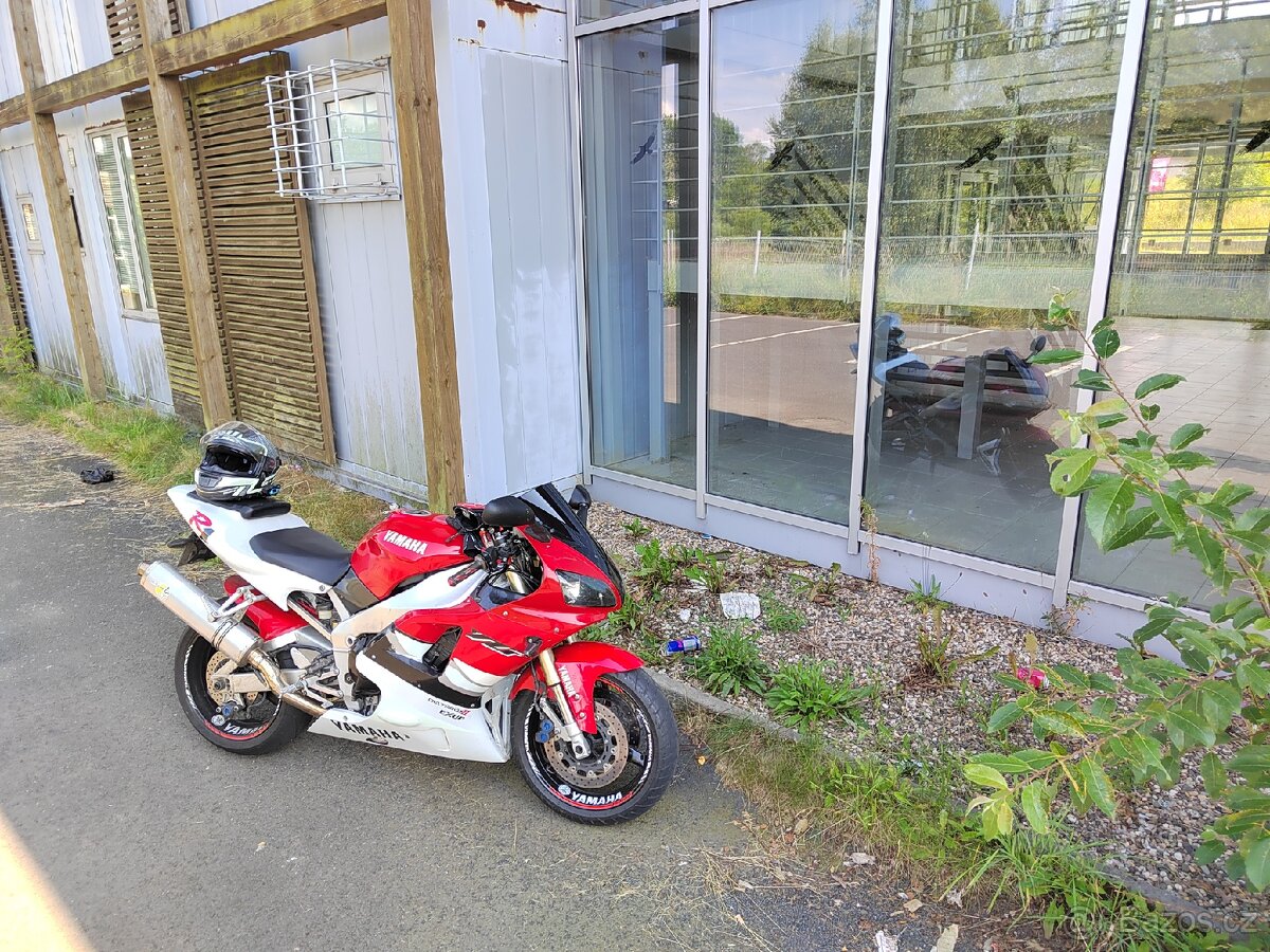 Yamaha YZF R1 1999 - 10
