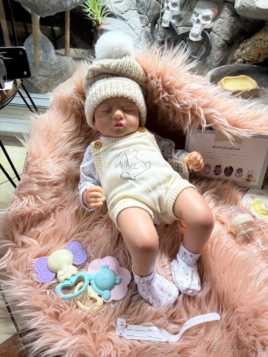 Luxusní realistická panenka v kulichu N.O.V.Á. - 10