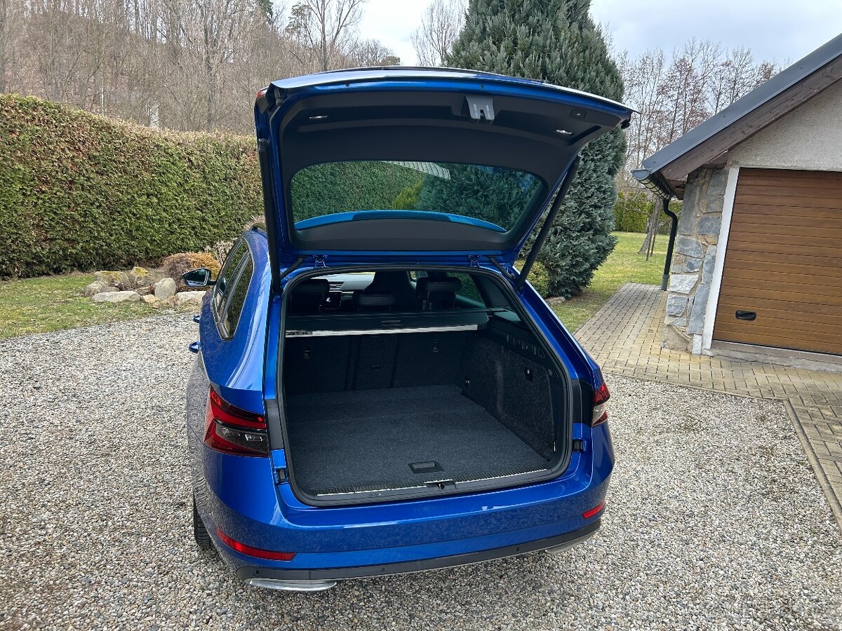 SUPERB SPORTLINE/2.0TDI/110kw/2022/MATRIX LED/FACE /Tažné - - 10