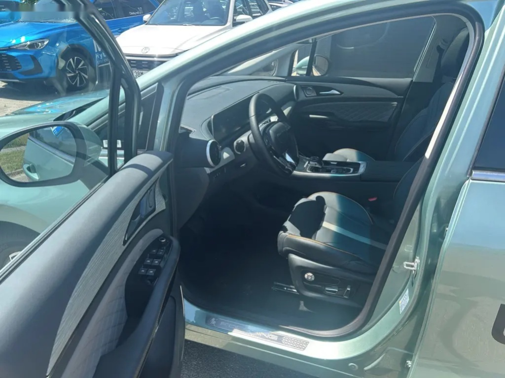 Dongfeng U-Tour, EXCLUSIVE FR 1 - 10