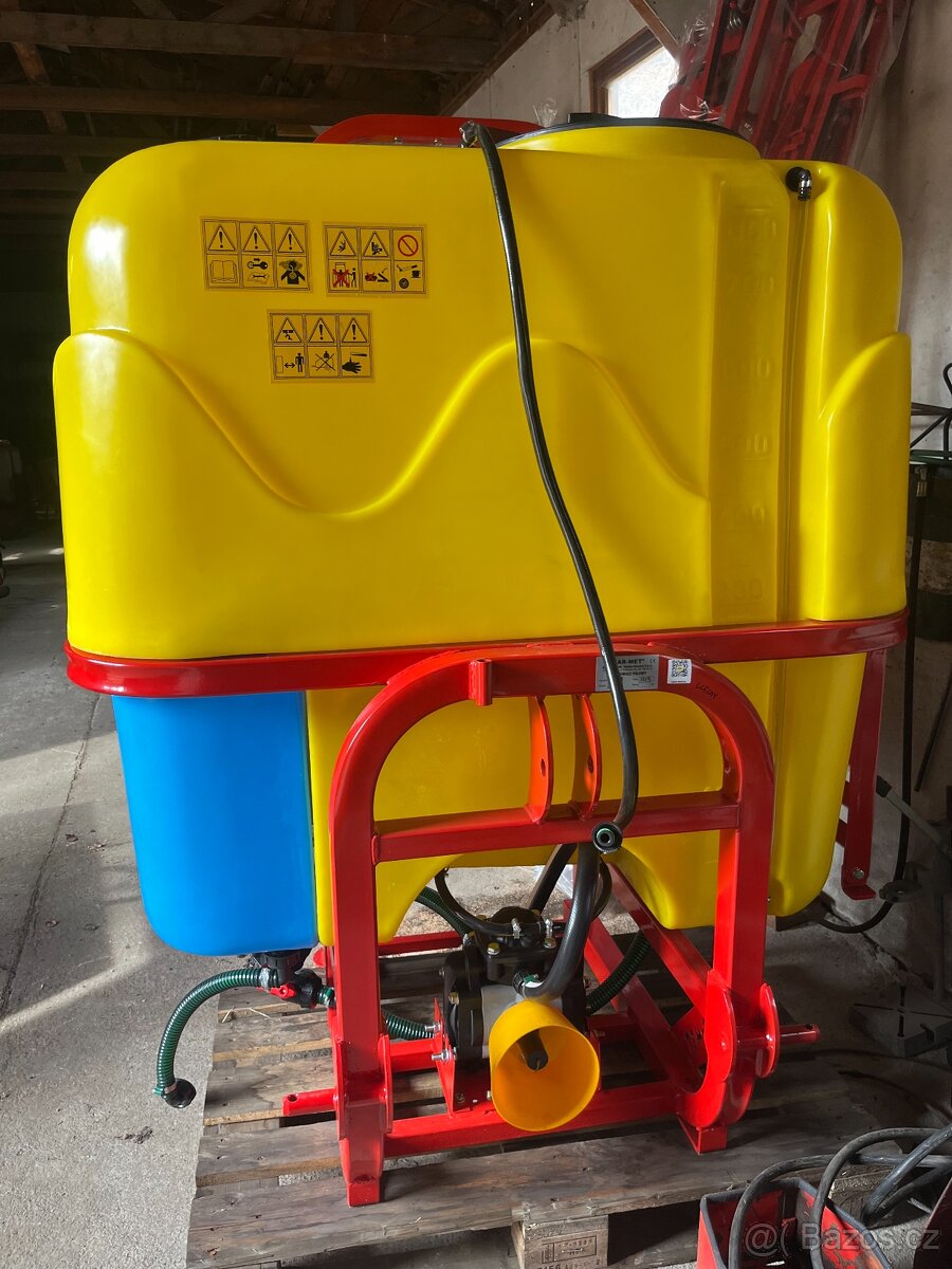 Postřikovače 600 l, záběr 12 m - 10