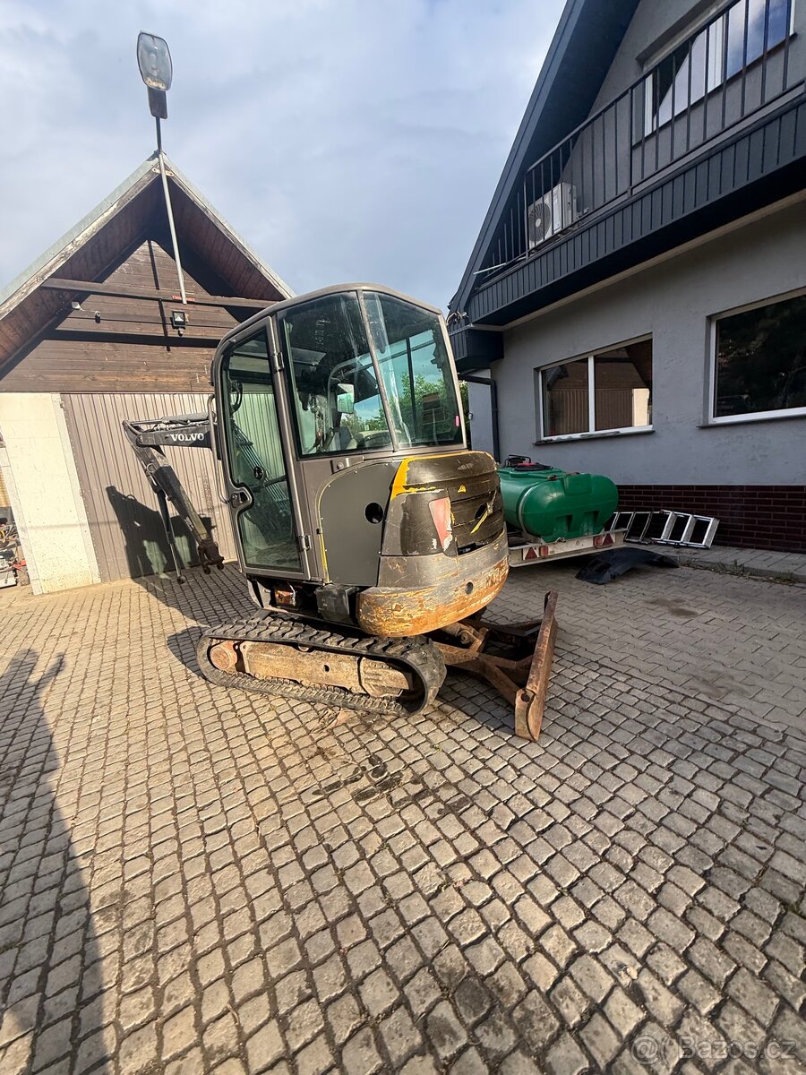 Minibagr Volvo ec27c - 10