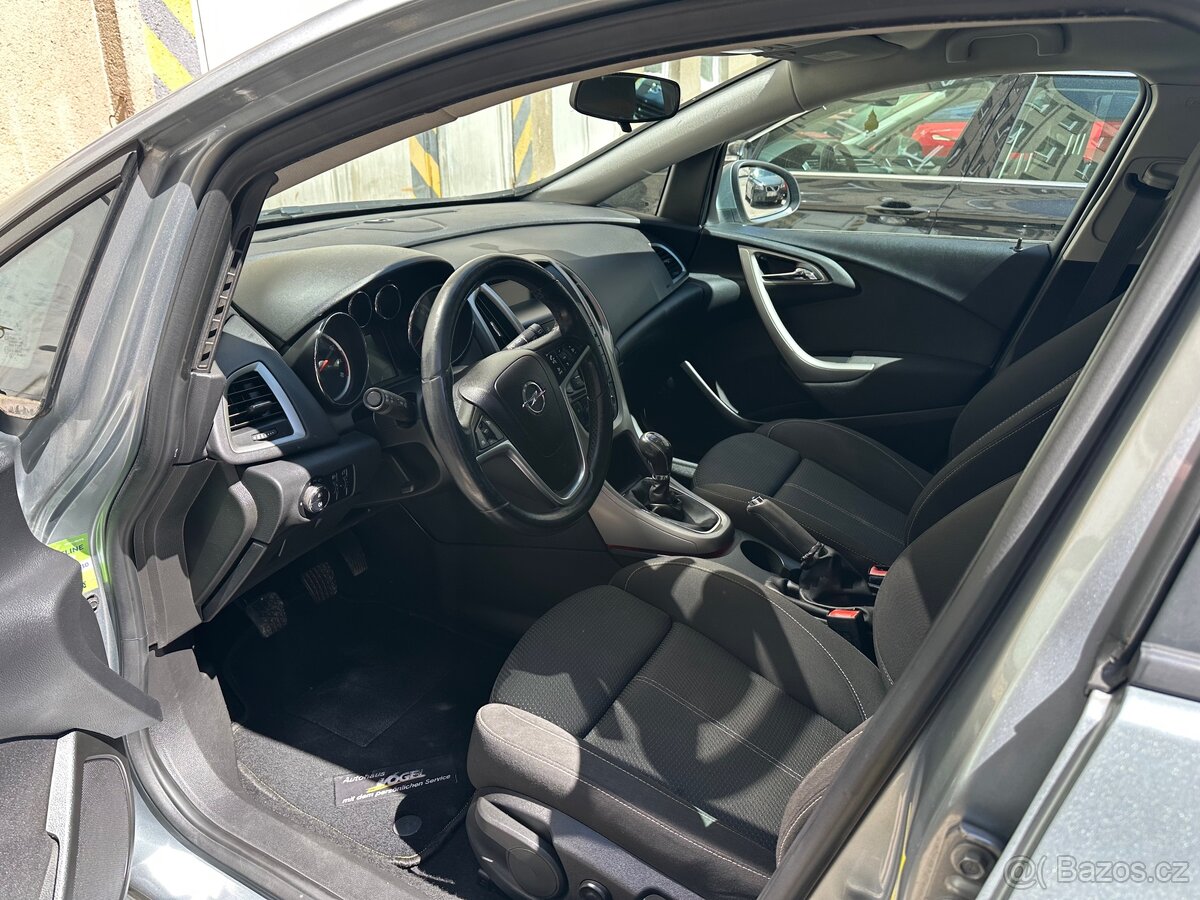 Opel Astra J 1.4 74kw 2011 - 10