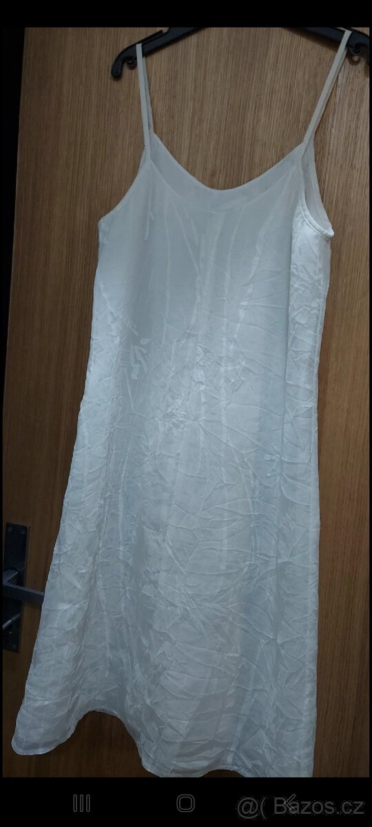 Bílé šaty na úzká ramínka. Vhodné i jako večerní. - 10