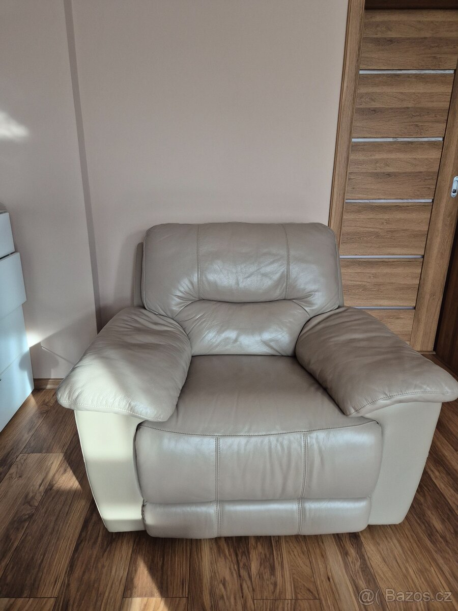 Prodám koženou sedací soupravu 3+2+1 - 10