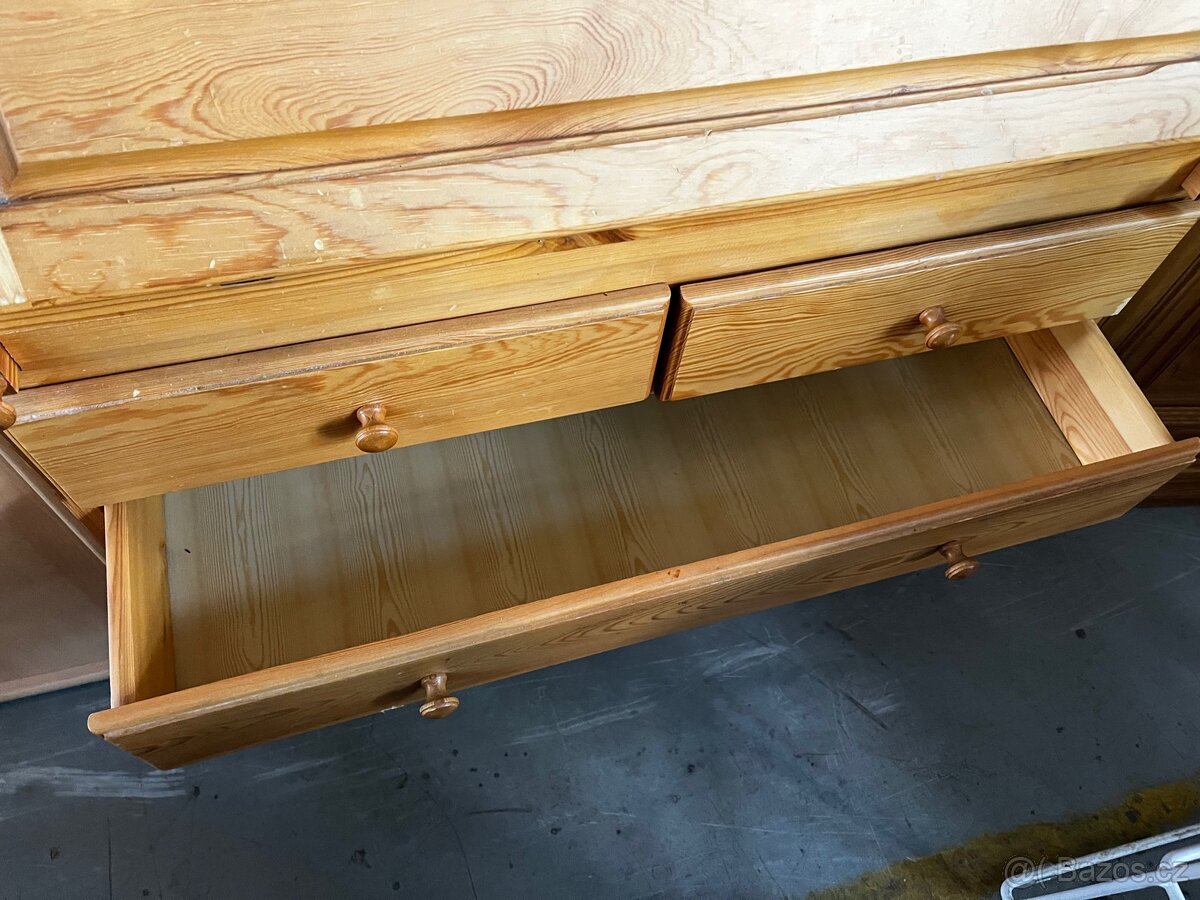 Dřevěná komoda - 10
