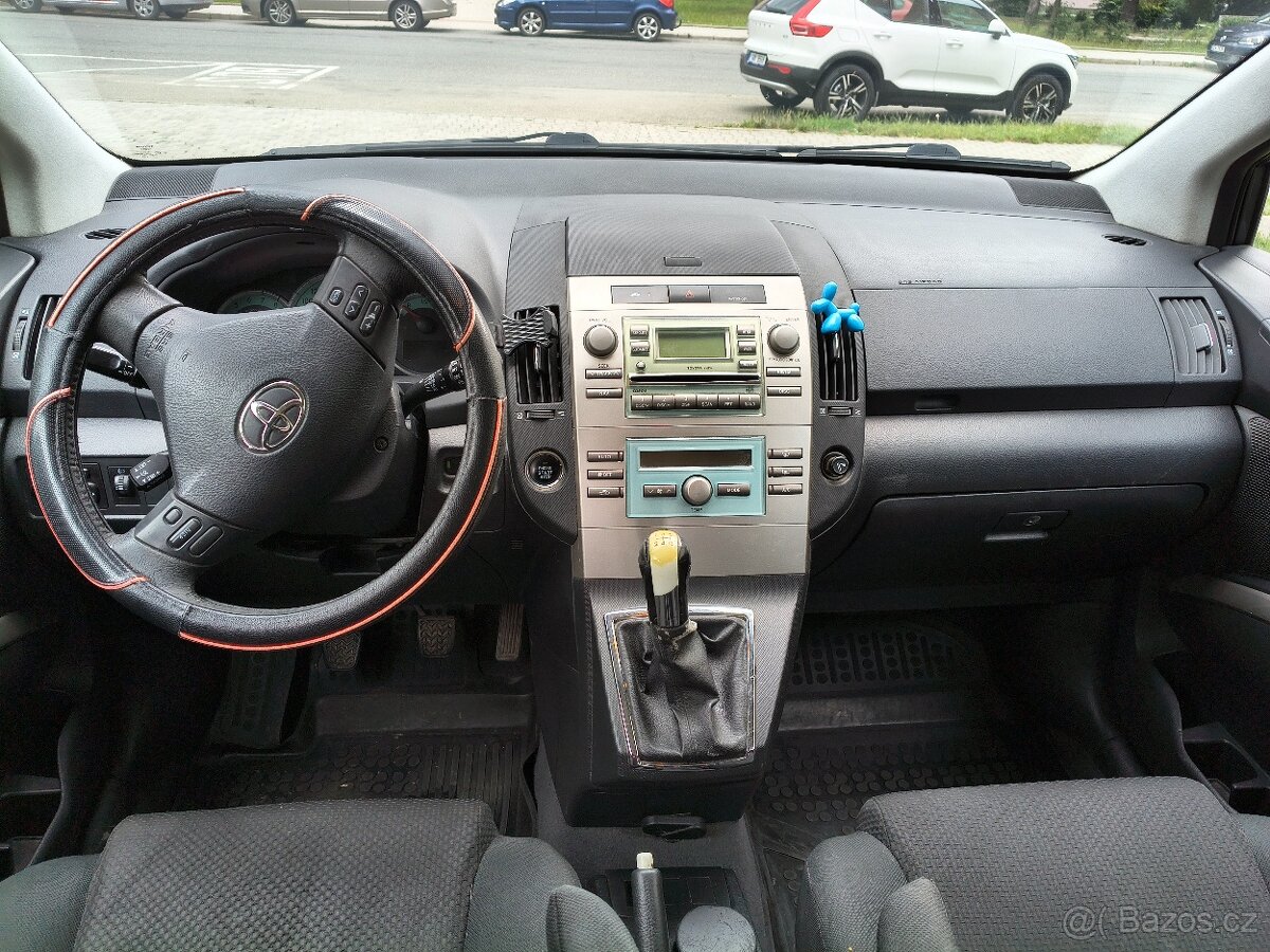Toyota Corolla Verso - 10