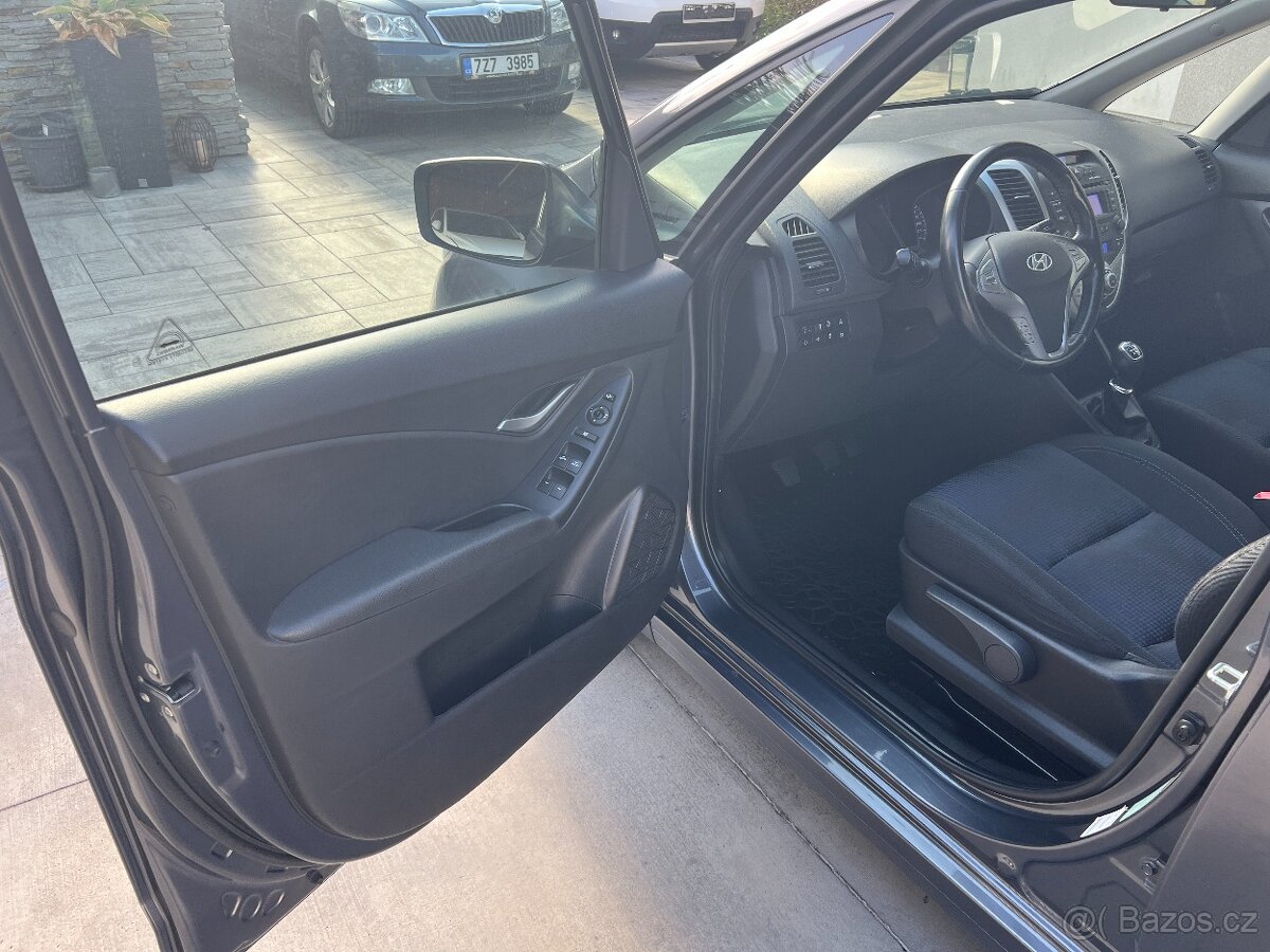 HYUNDAI iX20 1.4i 66 KW 1.MAJIT.VYHŘ.SEDAD+VOLANT,PAR.SENZOR - 10