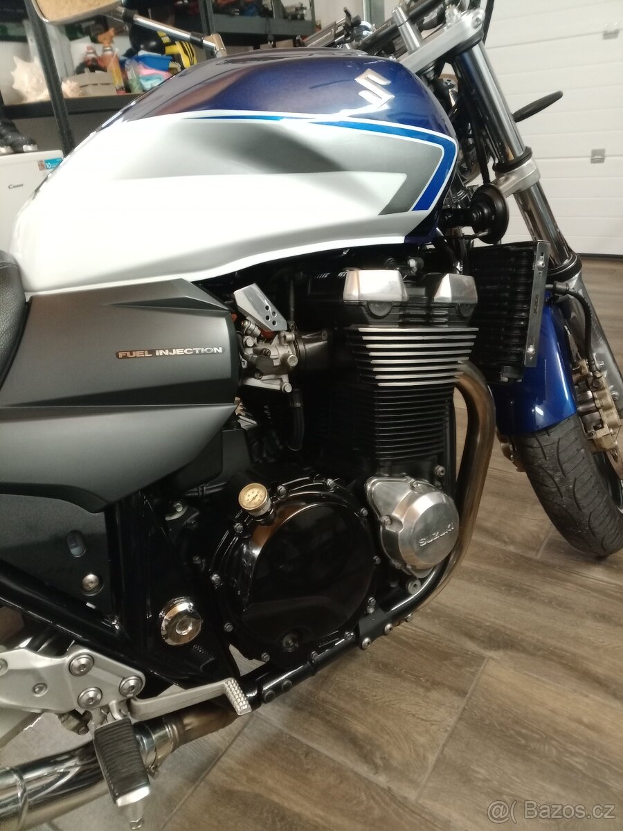 Suzuki GSX 1400 - 10