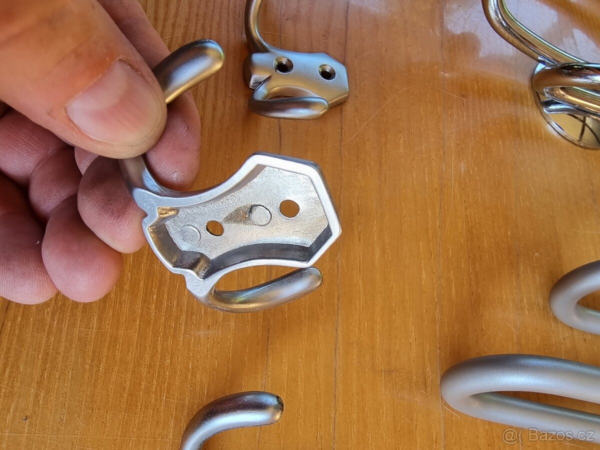 Háčky na věšáky - 10