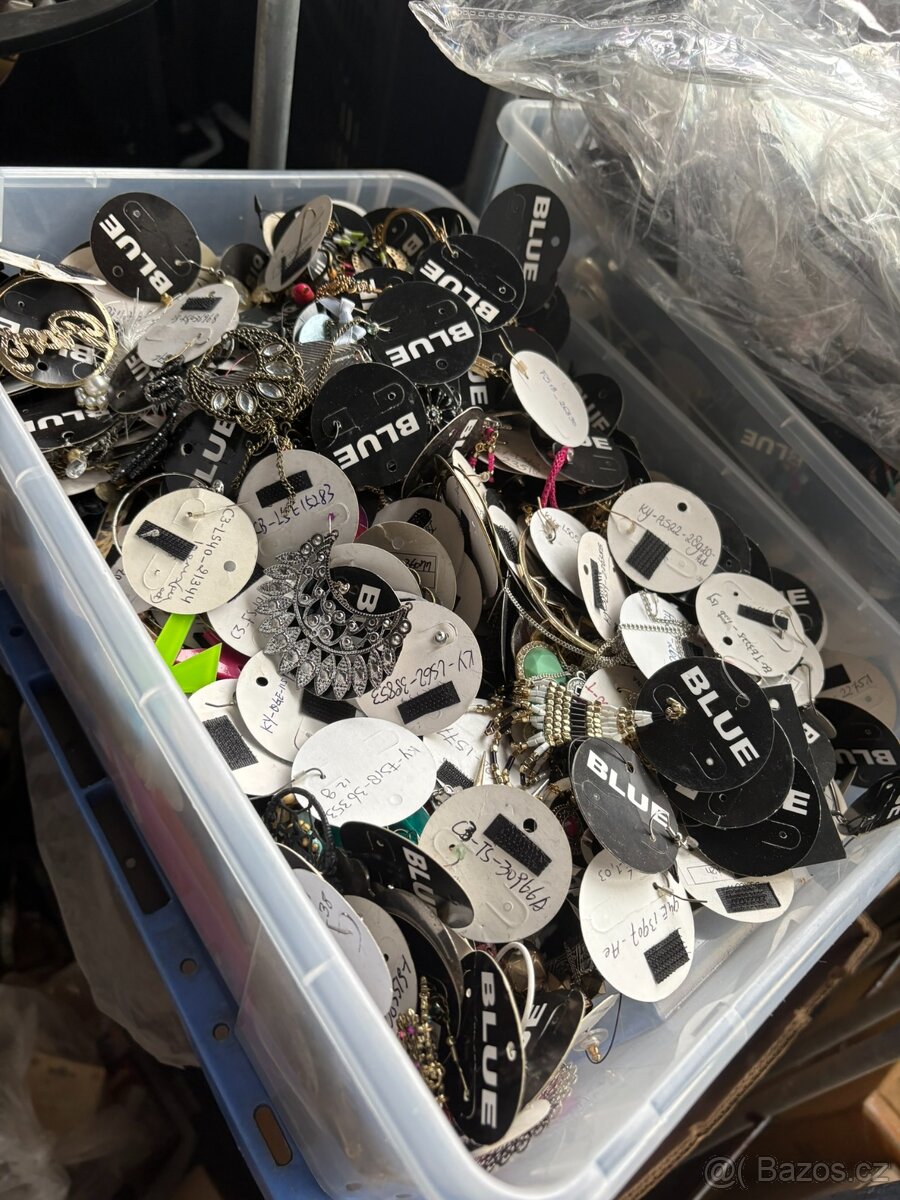 Levná bižuterie ve velkém množství - 10
