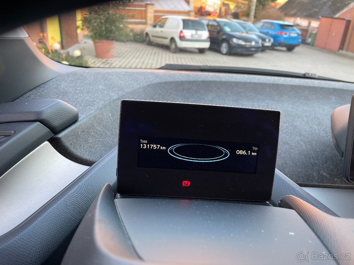 Prodám BMW i3, 125 KW LED NAVI Nová STK - 10