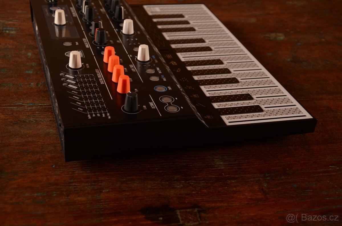 Arturia Microfreak + Decksaver - 10