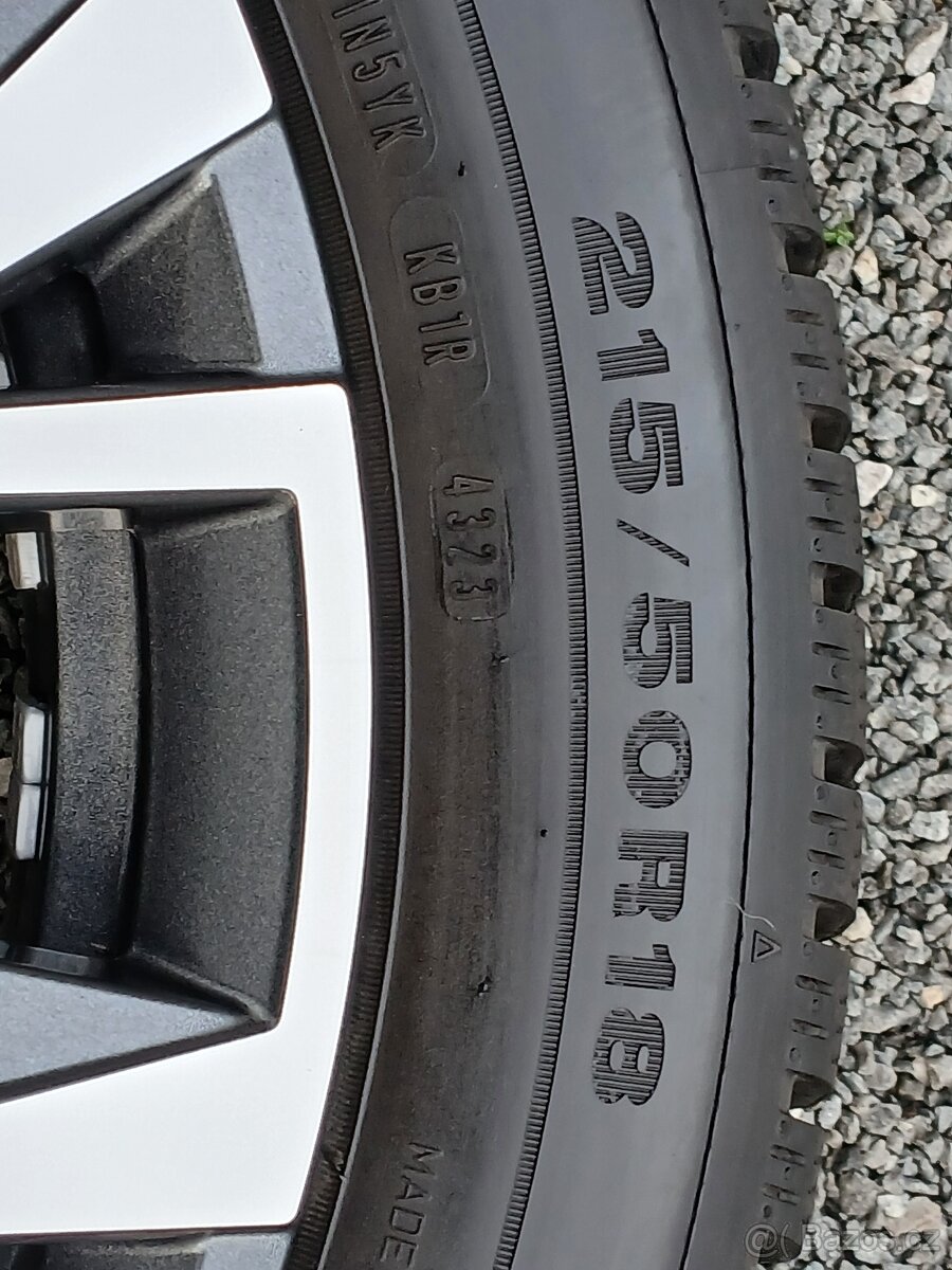 Zánovní zimní orig alu Škoda Karoq 215/50/18 vzorek 9mm - 10