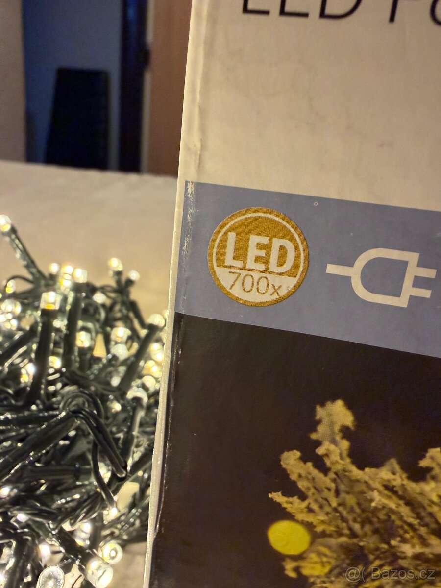 Vánoční stromek 180cm, včetně LED osvětlení, pěkný. - 10