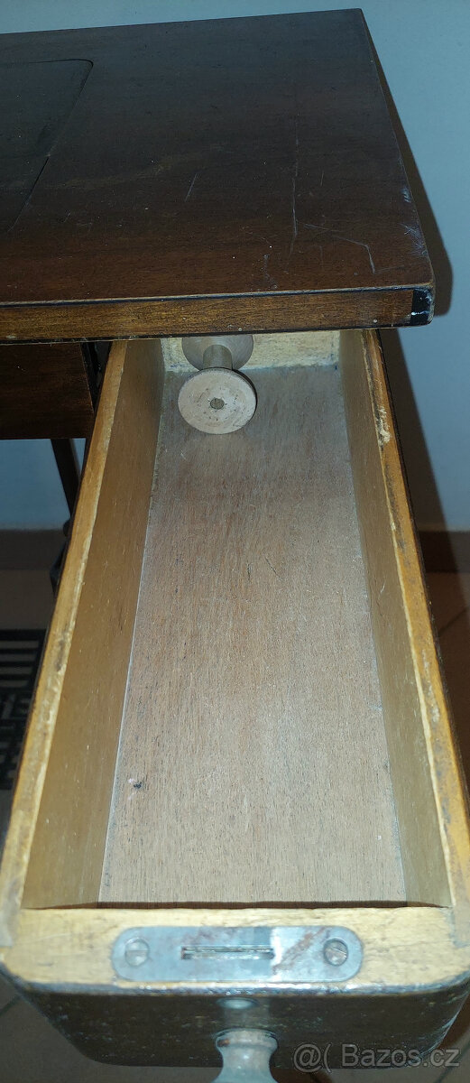 Šicí stroj Singer, r.1920, série Y1 - 10