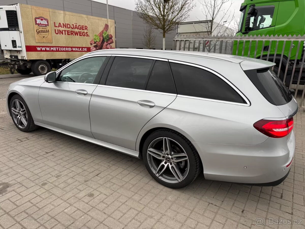 Mercedes-Benz E 220 D 4Matic - 10