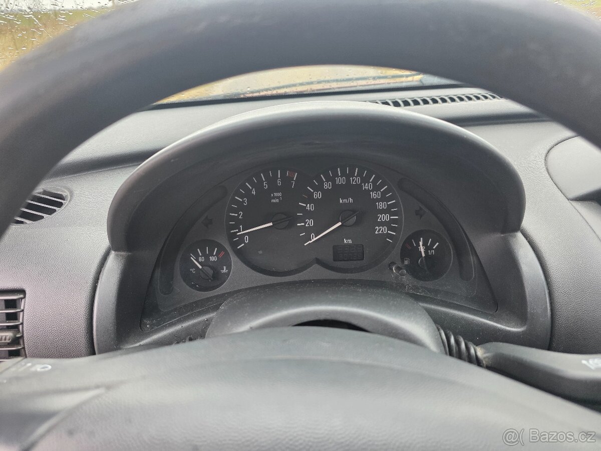 Opel Corsa 1.0i 43kw 2001 - 10