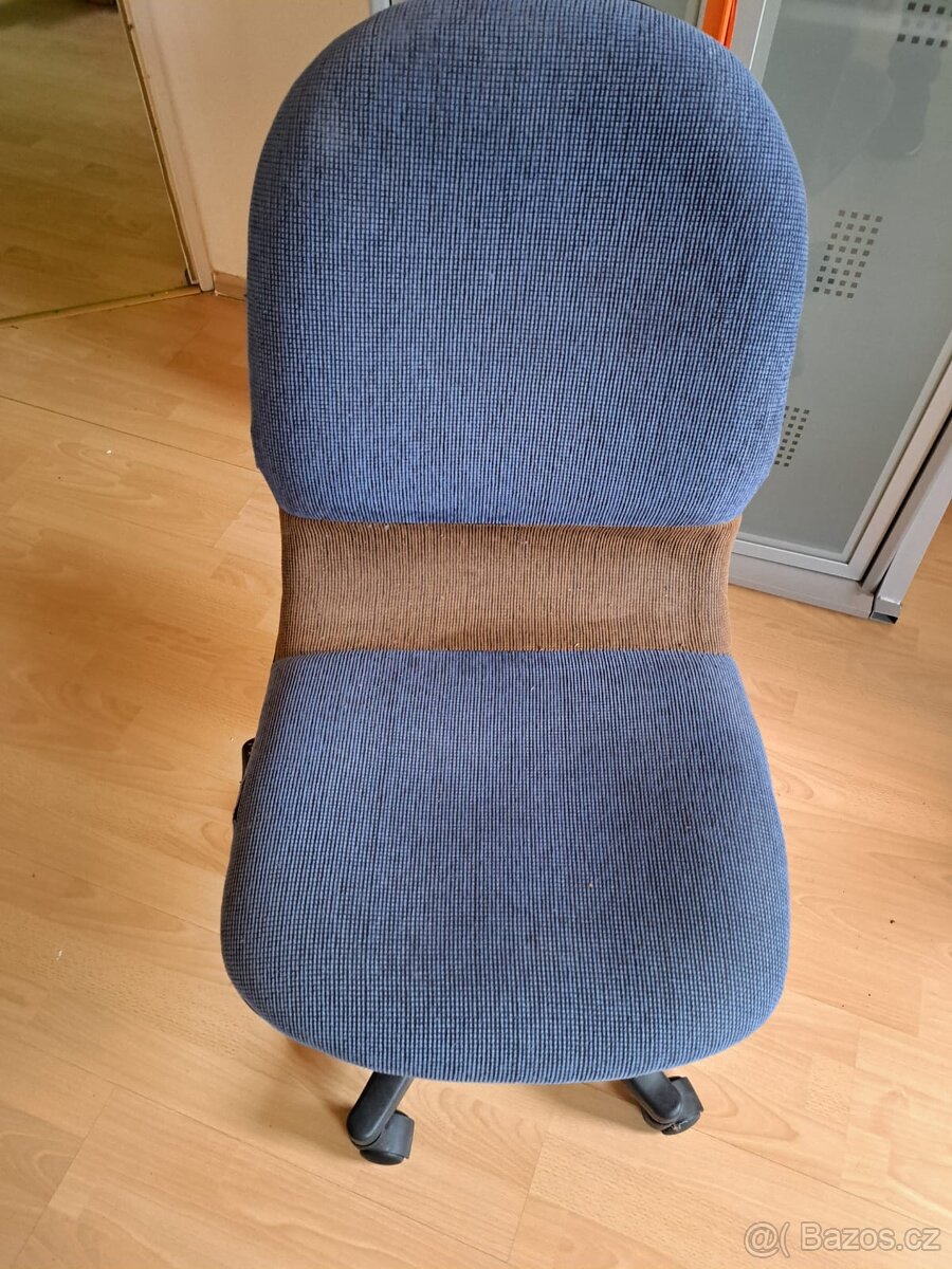 Nábytek - židle, skříň, stolek…. - 10