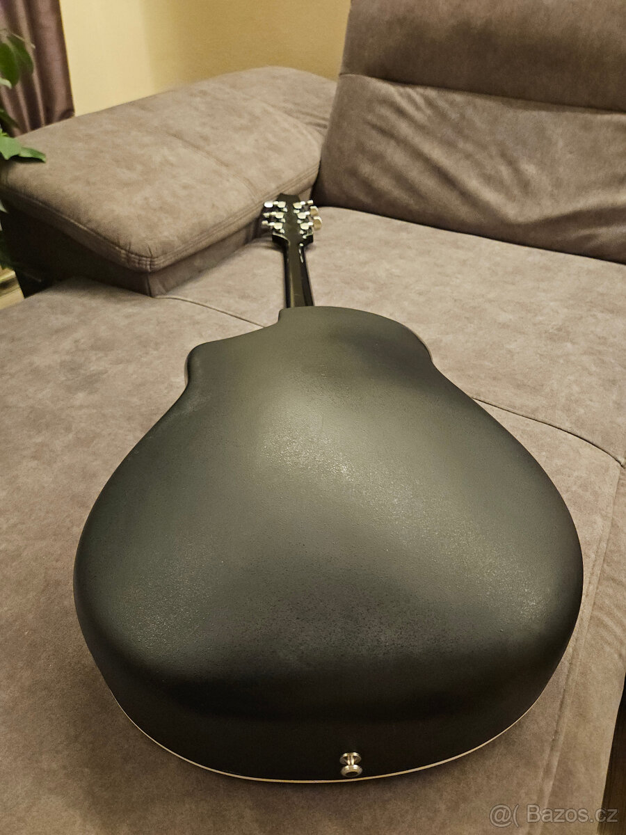 Česká akustická polomasivní kytara FURCH Ovation - 10