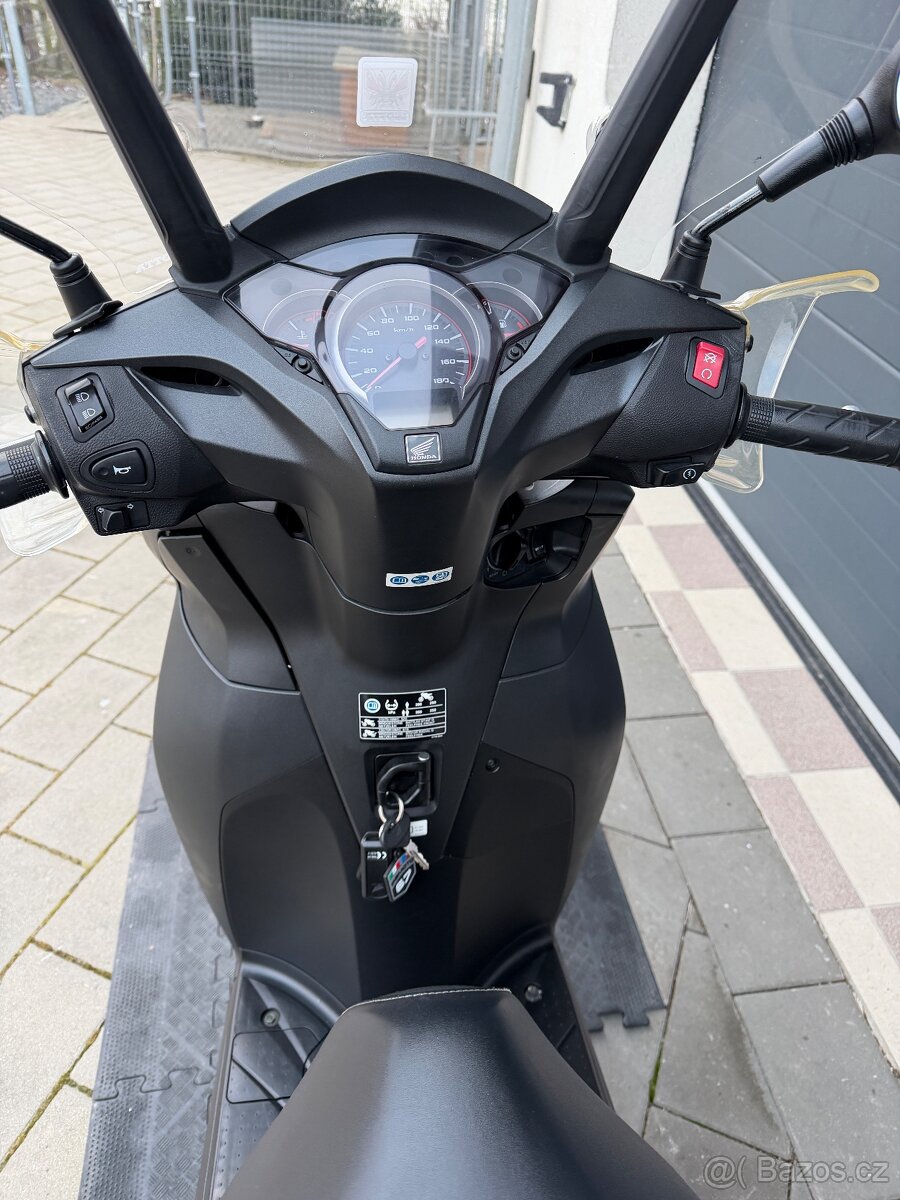 Honda Sh 300i ABS rok 2017 - 10