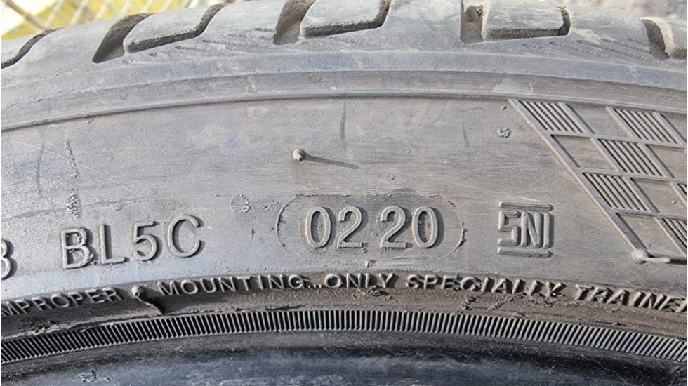 Letní pneumatika 245/35/20 Landsail - 10