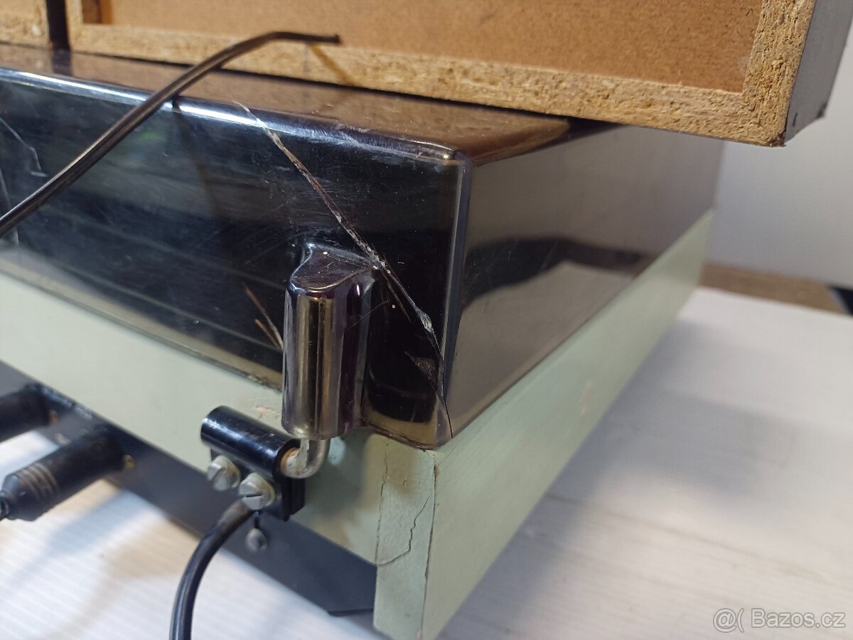 TESLA NZC 041 DE LUXE, gramo se zesilovačem - 10