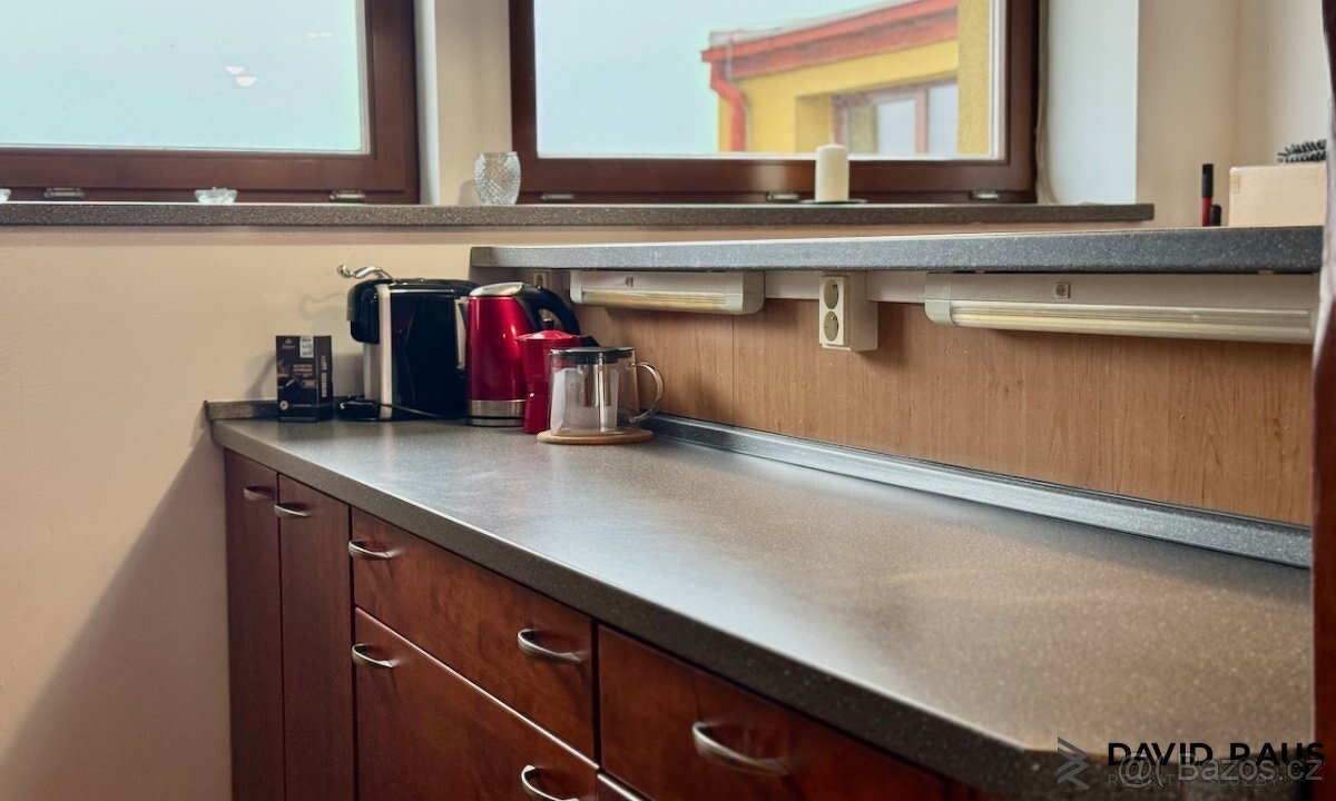 Pronájem zařízeného podkrovního bytu 1+kk (61m²), ul. Gorkéh - 10