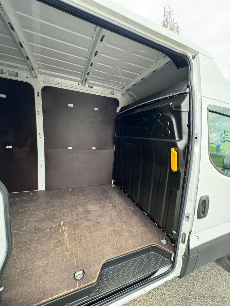 Iveco Daily 3,0 35S18HA8V 16cm3 (2022) - 10