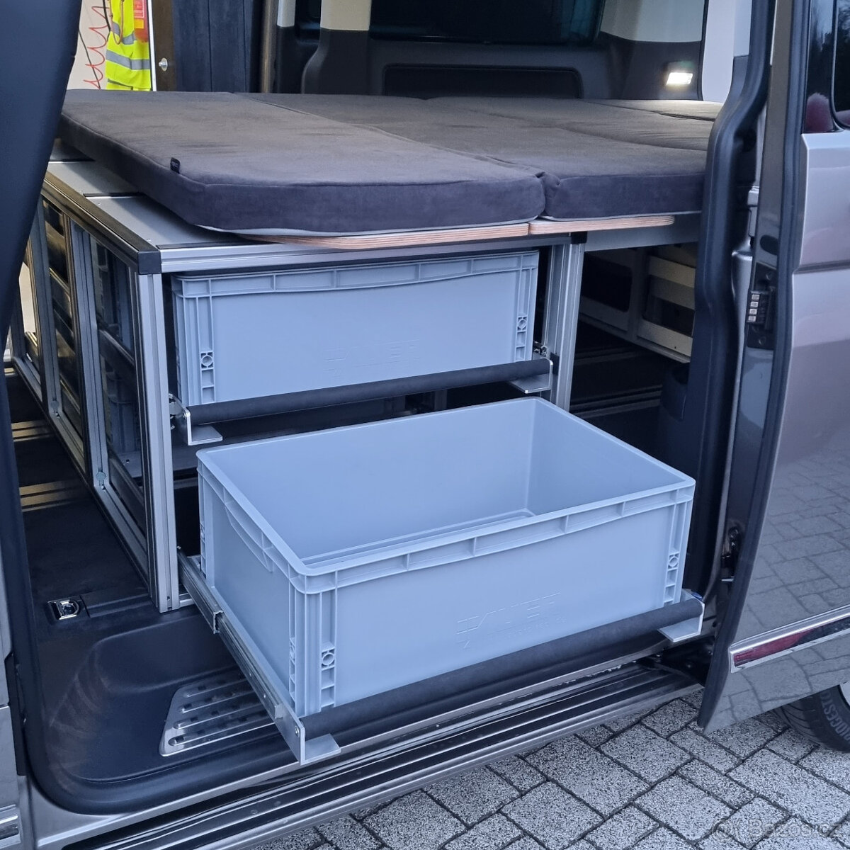 Kempingové vybavení - 10