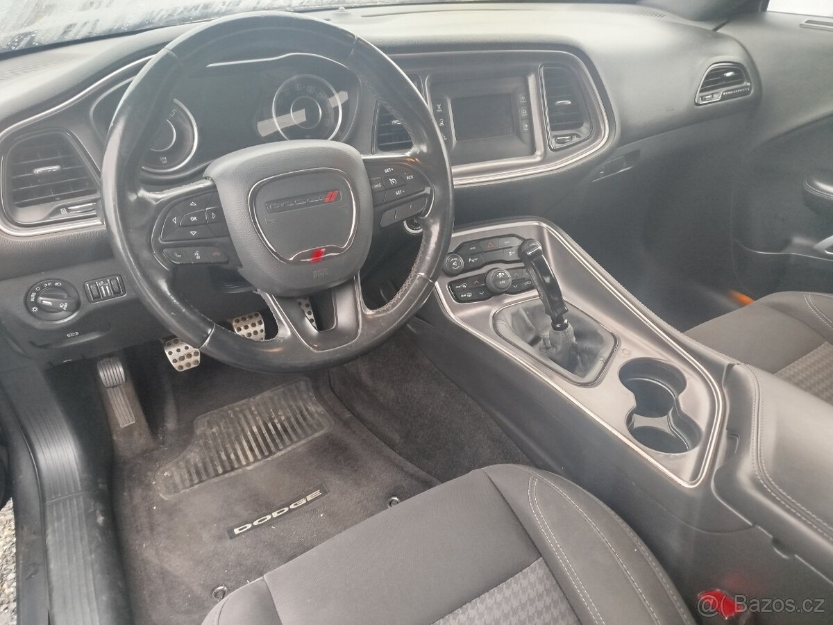 Dodge Challenger 5.7 hemi - 10