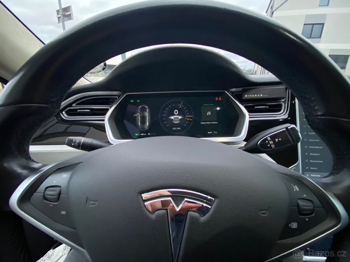 Tesla model S P85 - 10