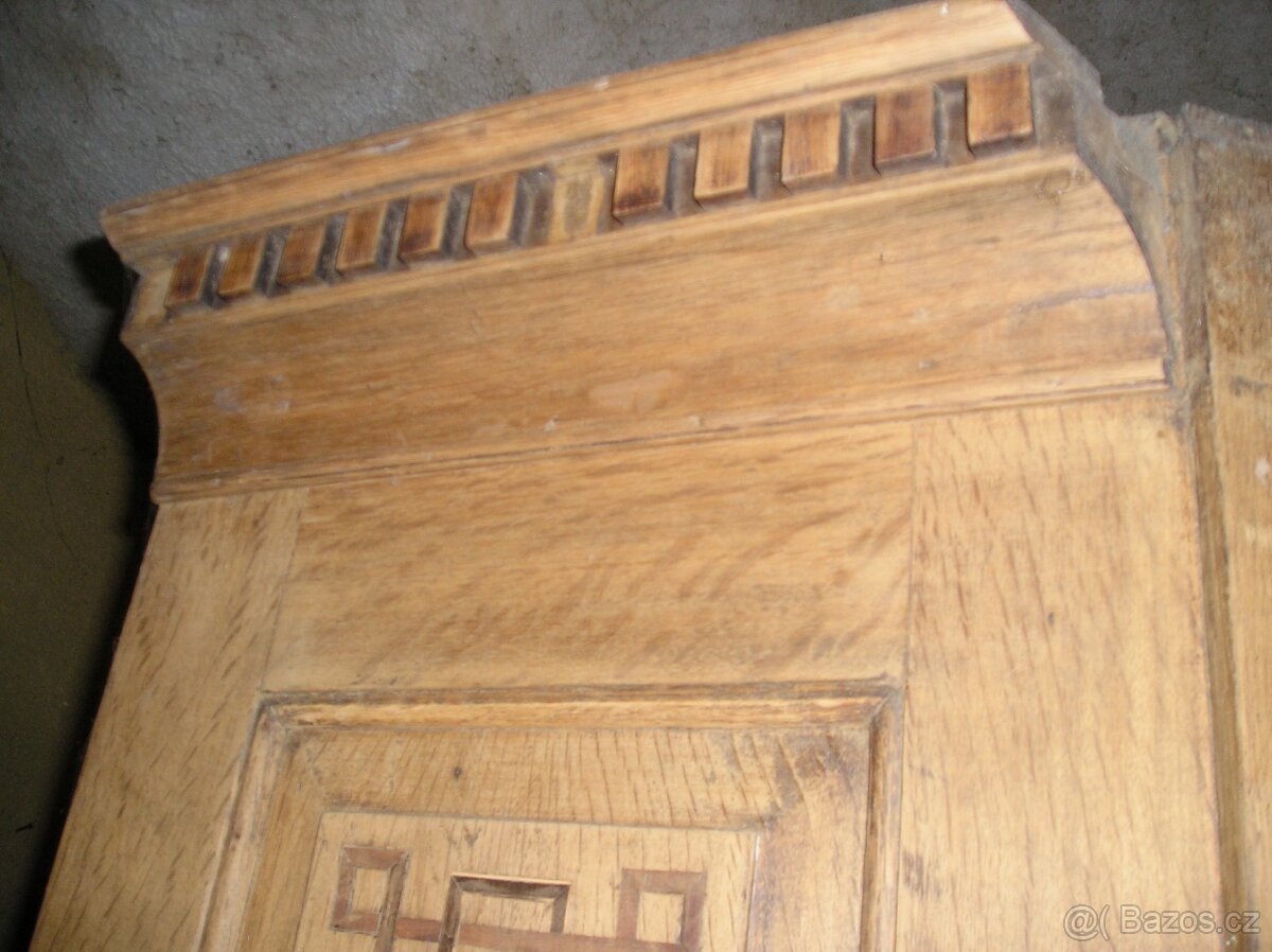 Starožitný klasicistní kredenc - 10