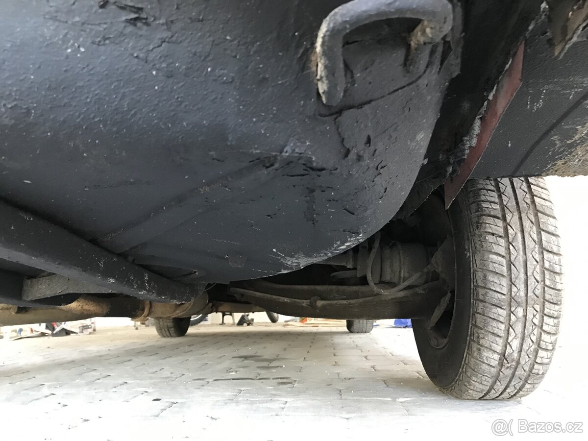 Mercedes Benz W123 240D - 10