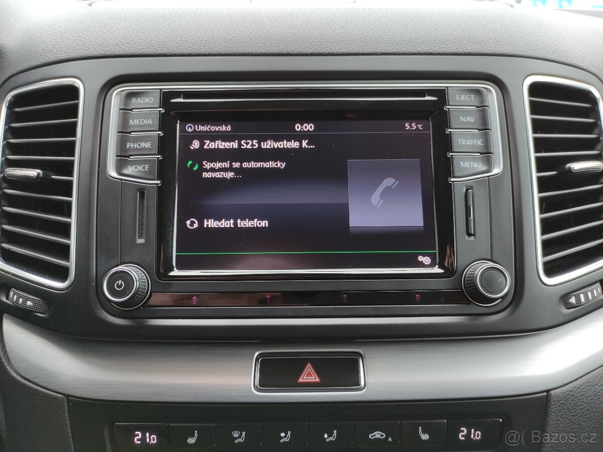 VW Sharan TDi DSG XENON NAVI VYHŘ.SEDAČKY TAŽNÉ - 10