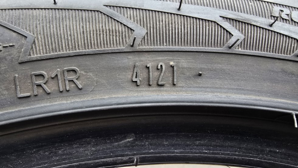 Zimní pneu 225/45/18 Good Year - 10