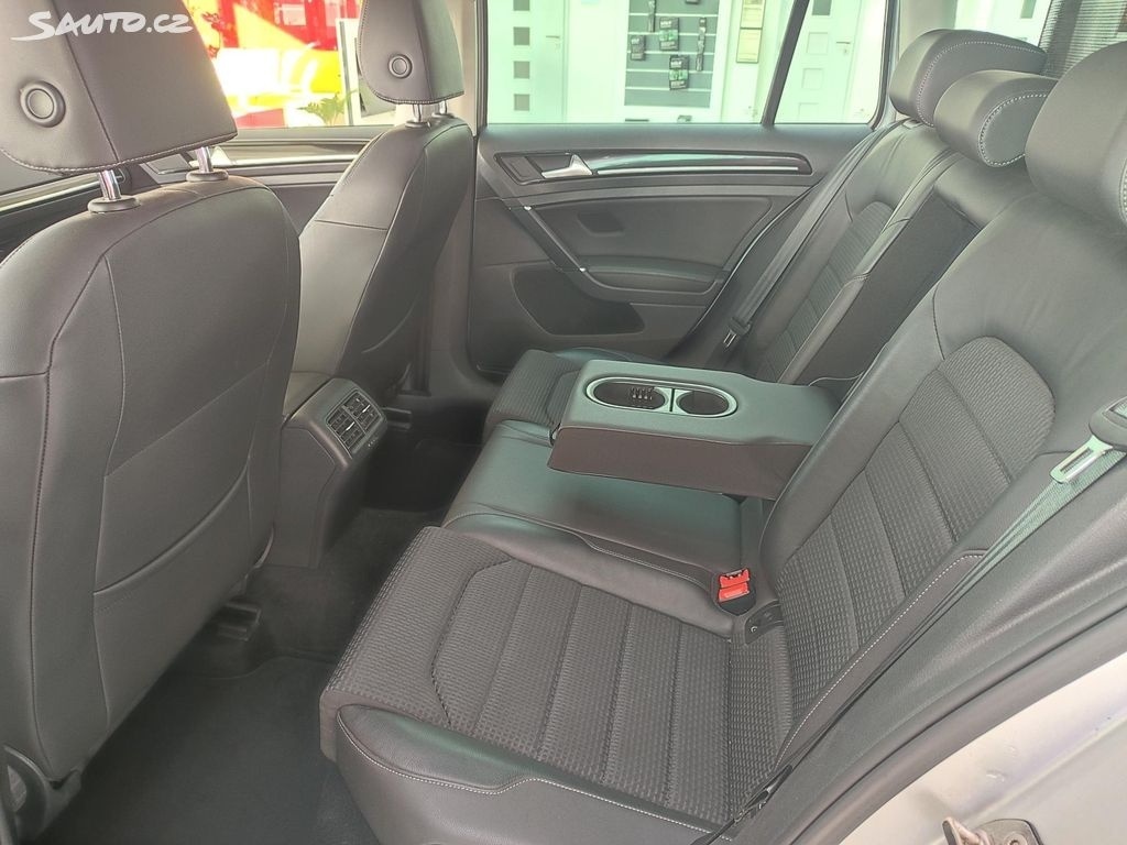 VW Golf TSI Po velké slevě - 10