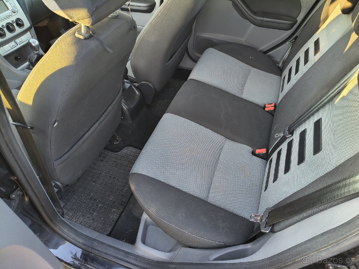 Prodám Ford Focus 1.6i 16V 74kw combi - 10