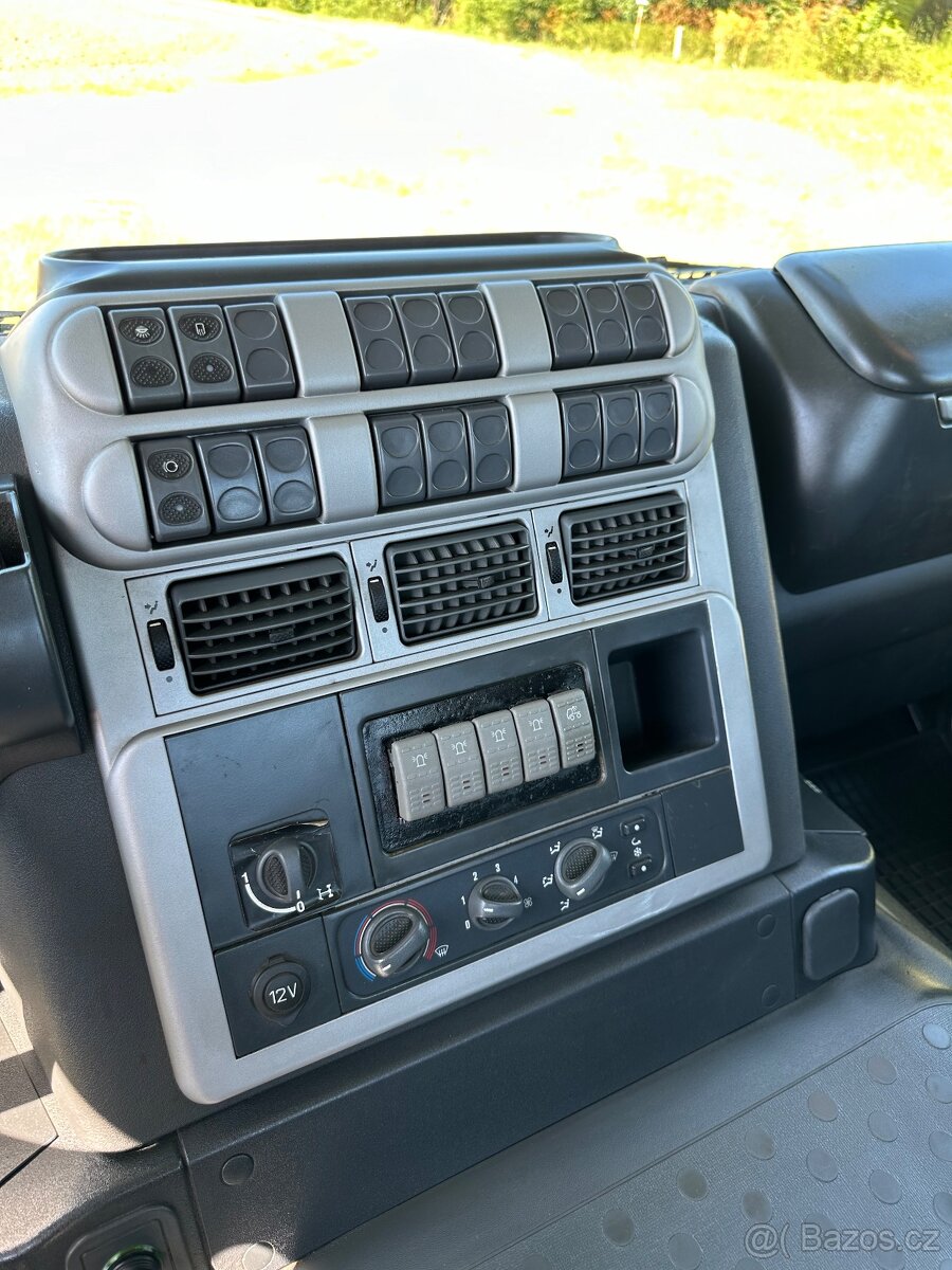 Iveco Stralis nosič kontejneru. - 10