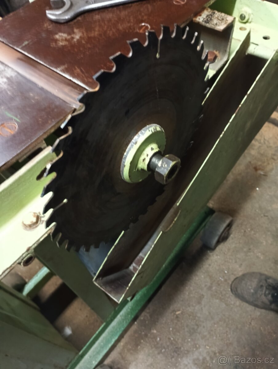 TRUHLÁŘSKÝ UNIVERZÁNÍ STROJ - 10