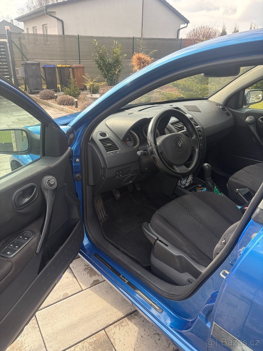 Prodám Renault Megane Hatchback 1.4 72 kW - 10