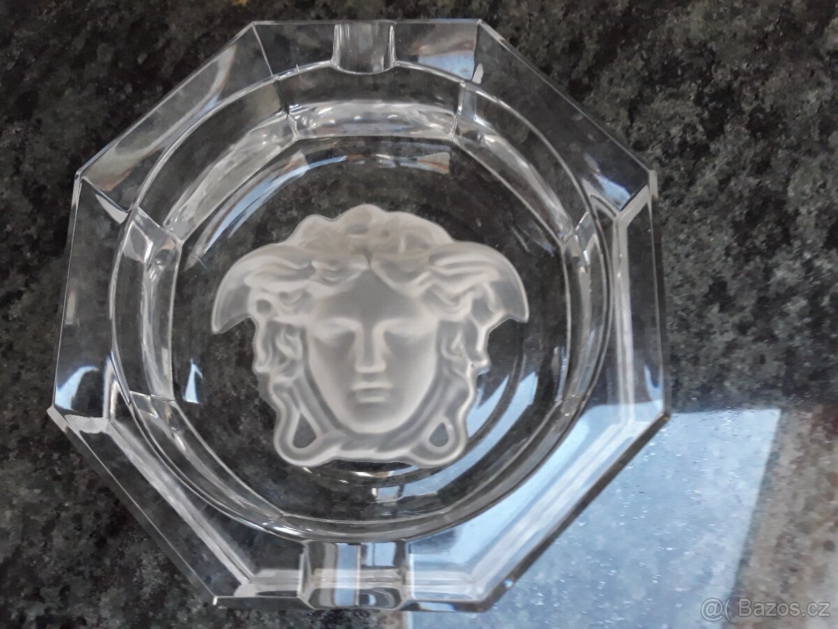 Skleněné mísy, vázy, tácy, cukřenka, konvička, popelníky, - 10