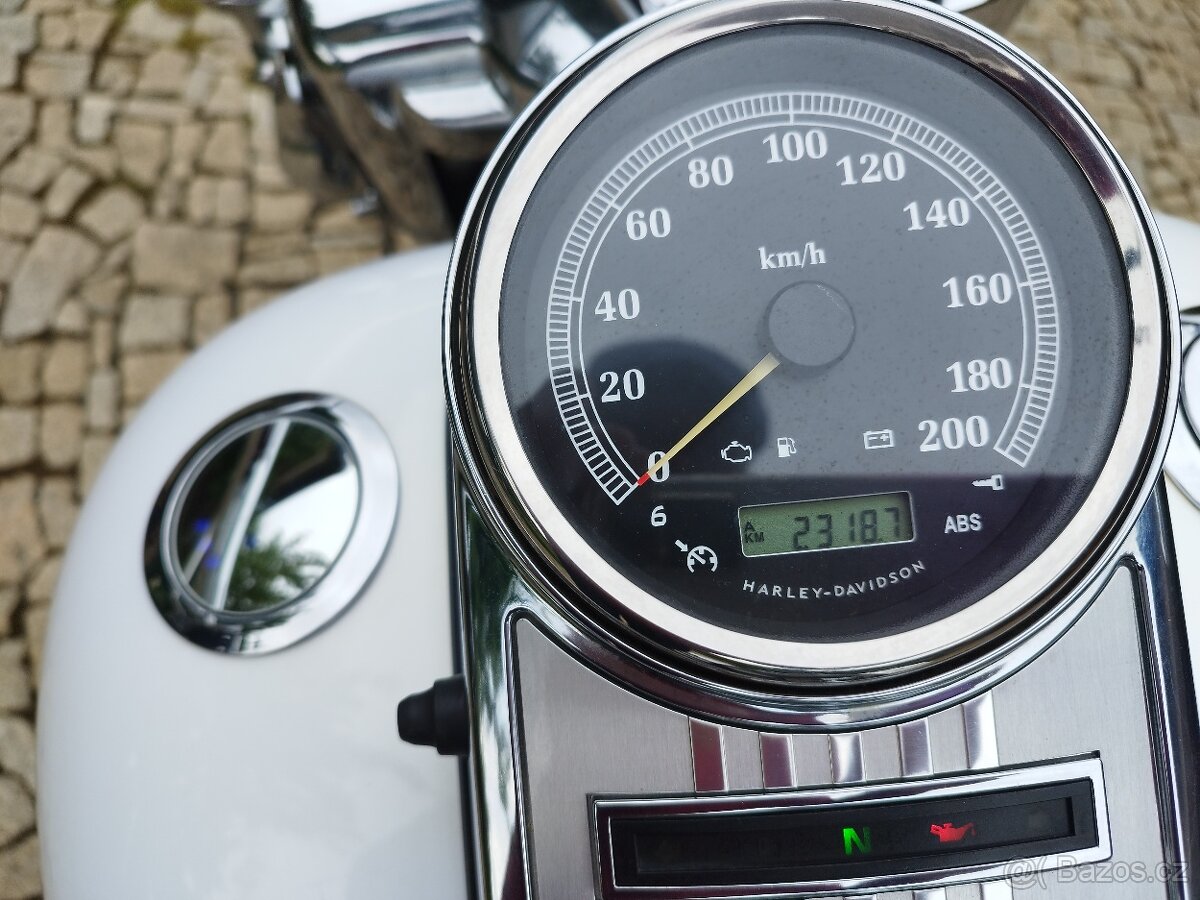 Harley Davidson ROAD KING - 10