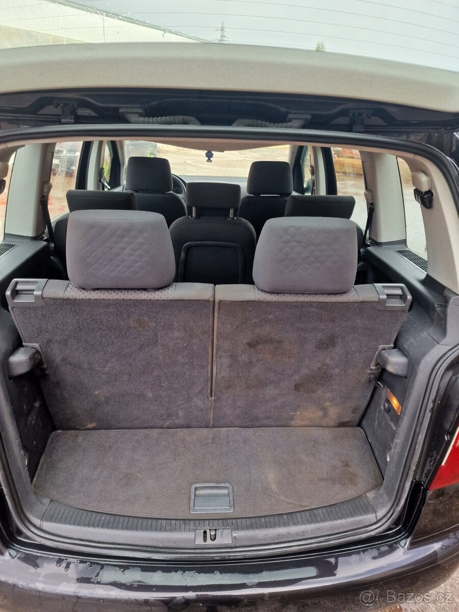 Volkswagen Touran - 10