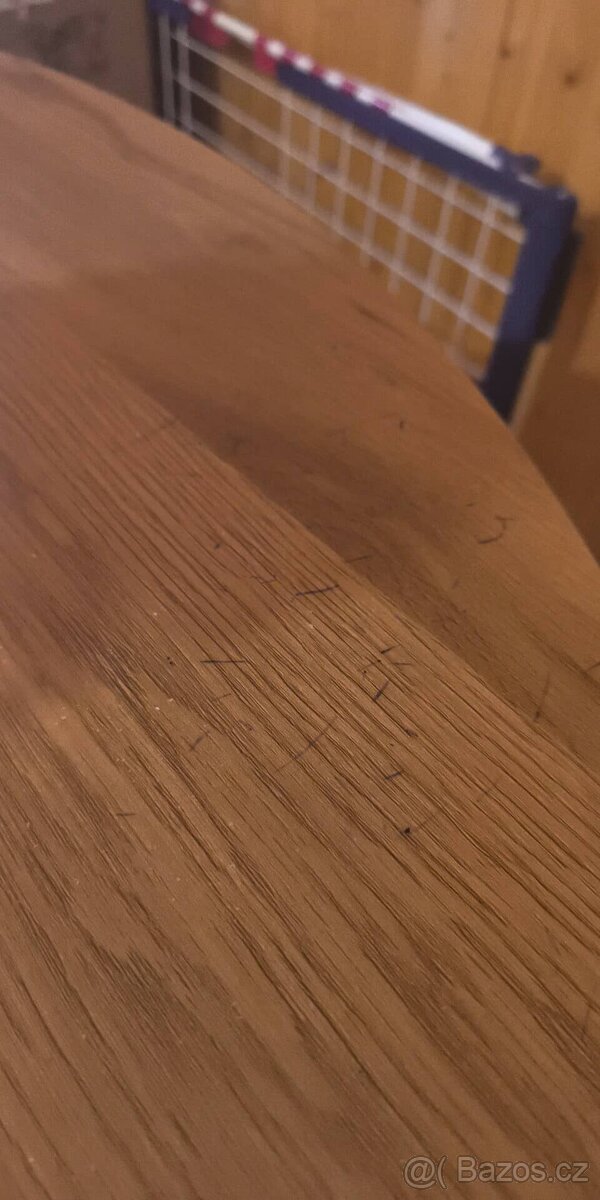 Jídelní stůl - 10