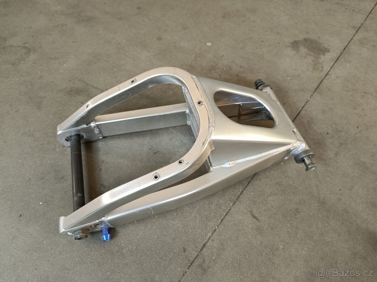 Yamaha R1 díly - 10